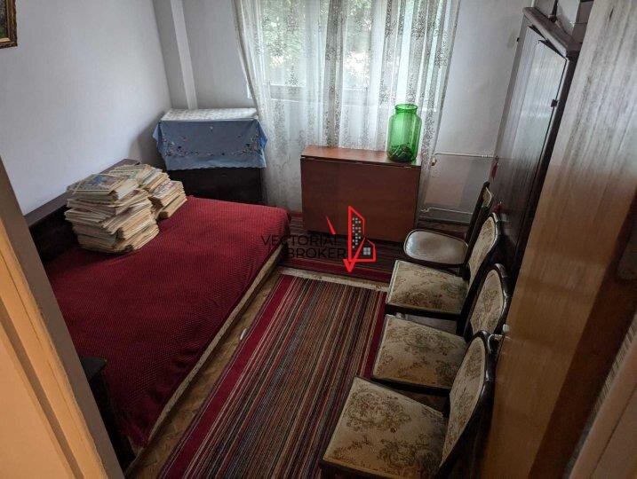 Dristor Benzinaria Mol, apartament cu bransament centrala proprie, in curs de renovare.