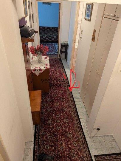 Dristor Benzinaria Mol, apartament cu bransament centrala proprie, in curs de renovare.