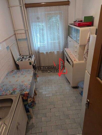 Dristor Benzinaria Mol, apartament cu bransament centrala proprie, in curs de renovare.